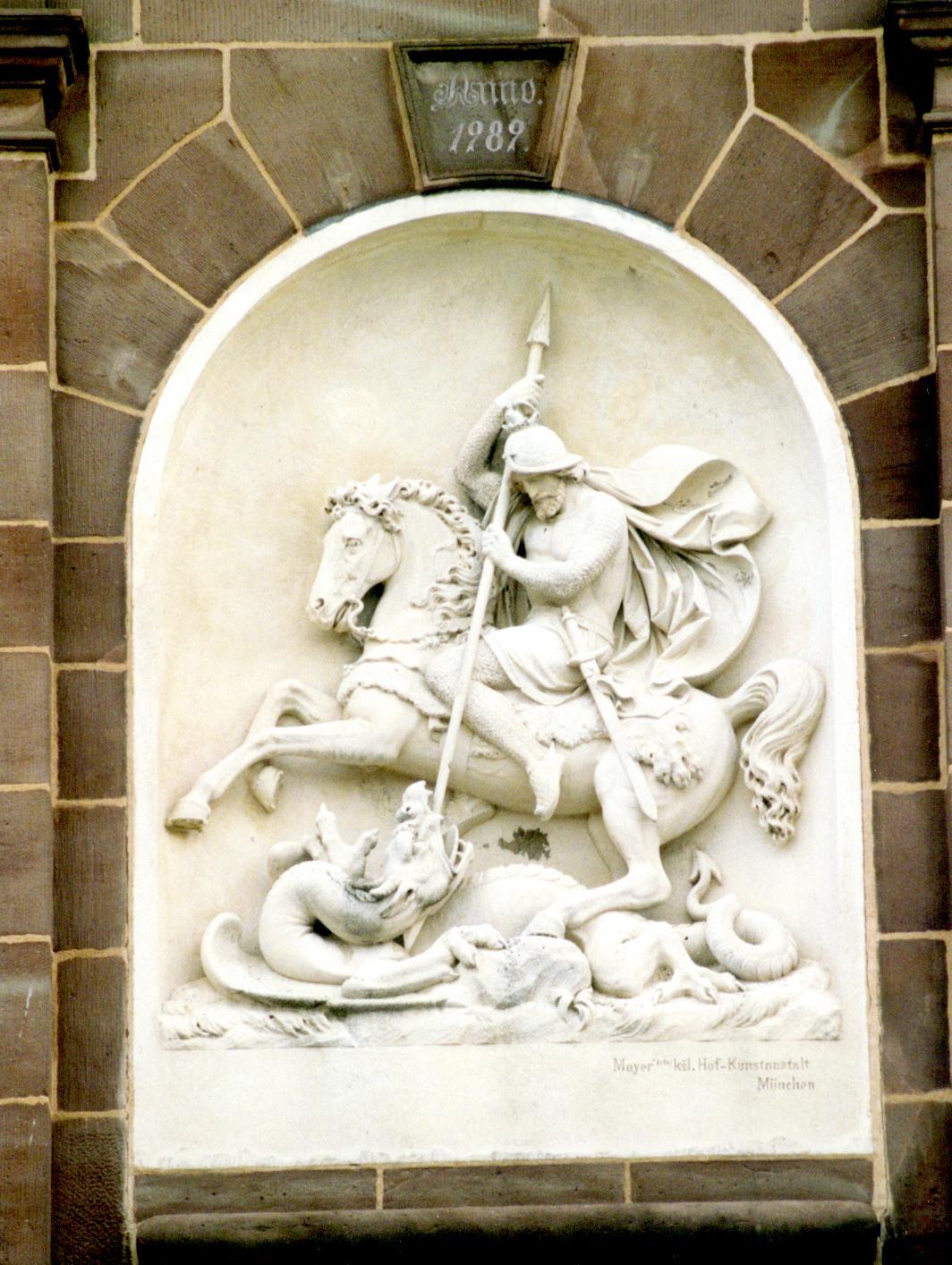 hl. Georg über dem Eingangsportal der Pfarrkirche in Wollbrandshausen